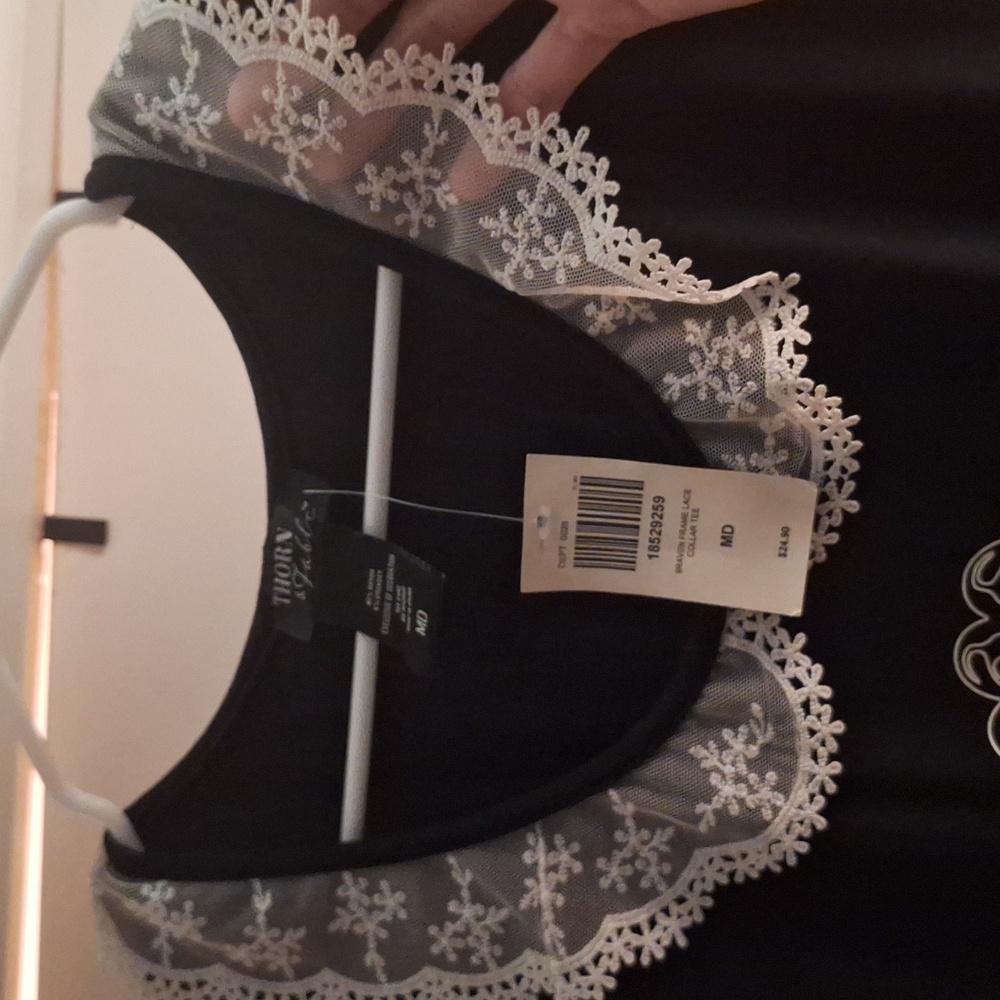 Thorn & Fable Black Short-Sleeve Tee with White Lace Collar MD NWT - Picture 5 of 10
